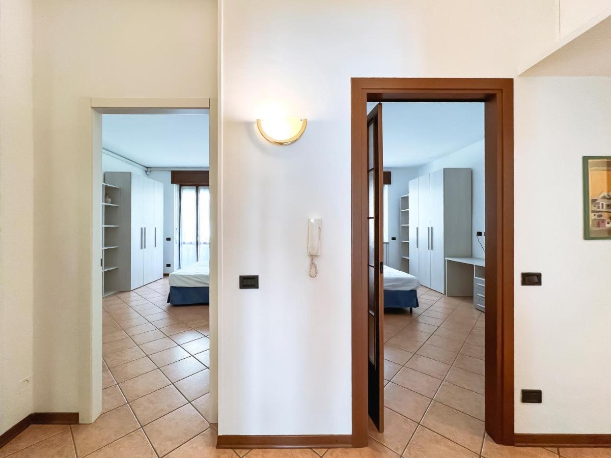 Amply Lit Harmony Via Brocchi Milan