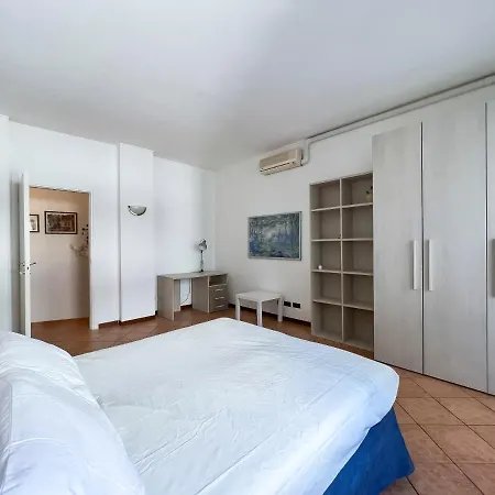 Amply Lit Harmony Home Via Brocchi Milaan Buitenkant foto